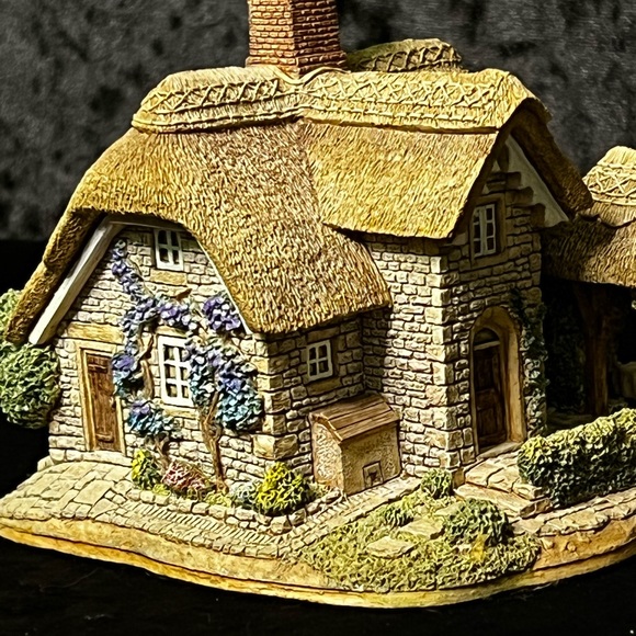 Lilliput Lane | Bargate Cottage Tea Room | English Tea Rooms Collection - Picture 8 of 15